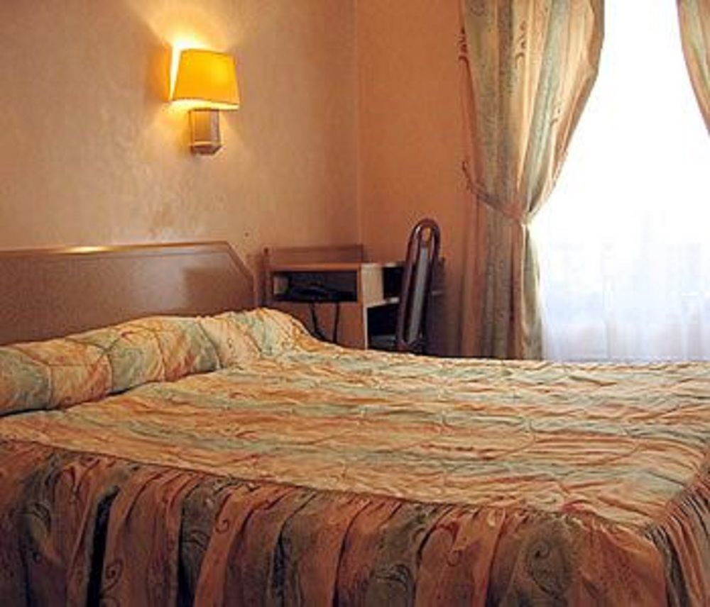 Hotel Leonard De Vinci 75011 Париж Екстериор снимка