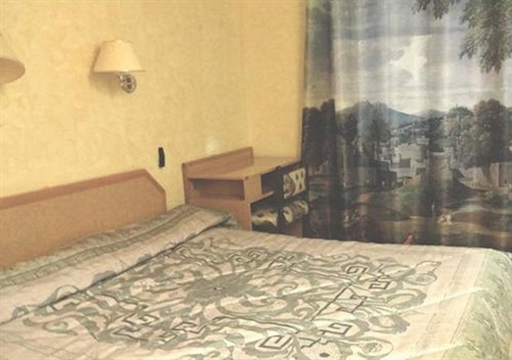 Hotel Leonard De Vinci 75011 Париж Екстериор снимка