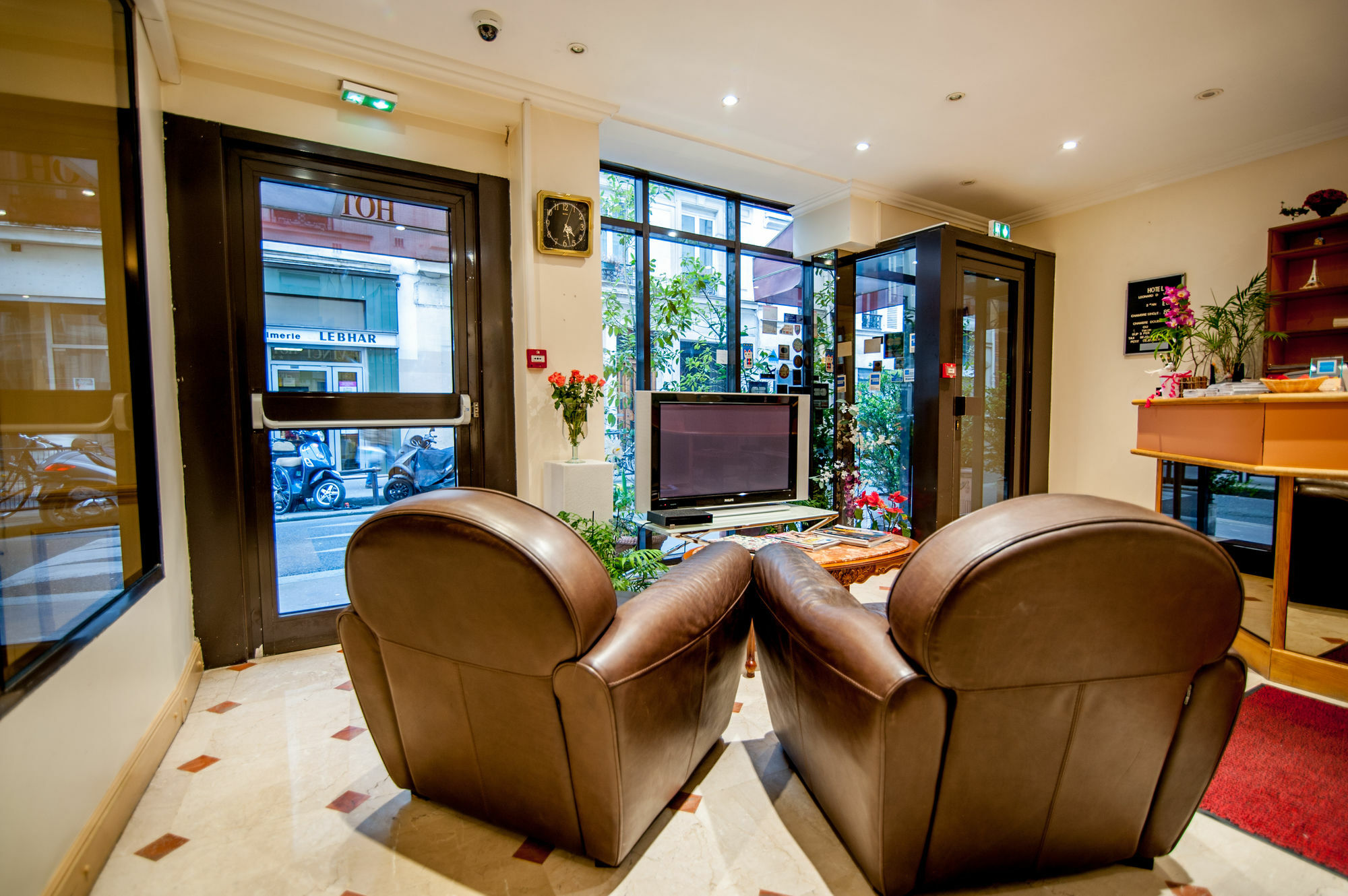 Hotel Leonard De Vinci 75011 Париж Екстериор снимка