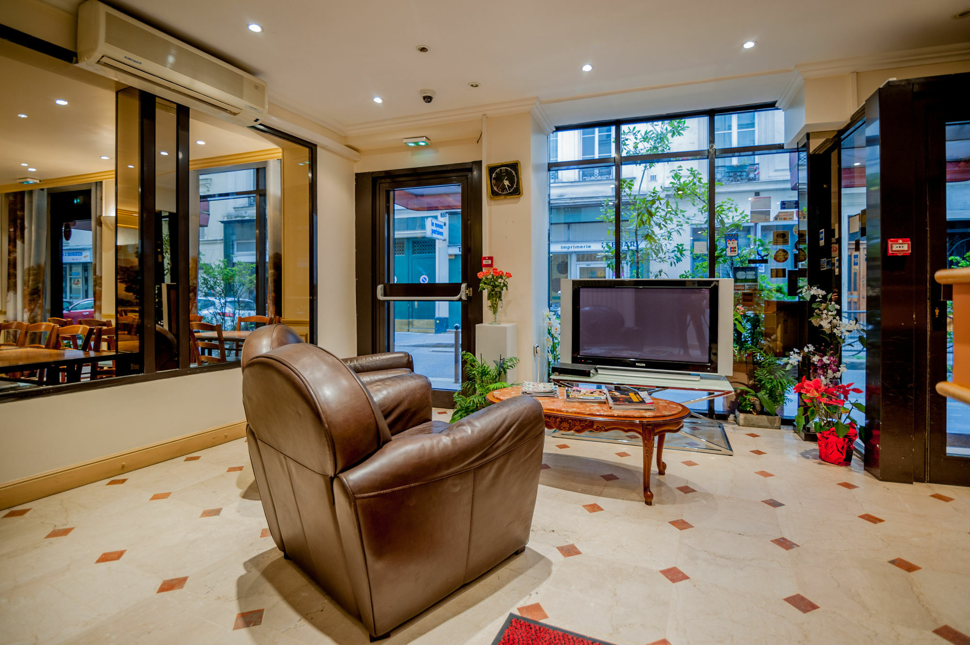 Hotel Leonard De Vinci 75011 Париж Екстериор снимка